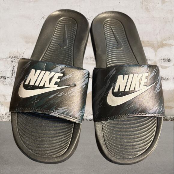Nike NWOT Victori One Printed Slide Black Tiger Camo Size W7 M6 - Picture 2 of 4